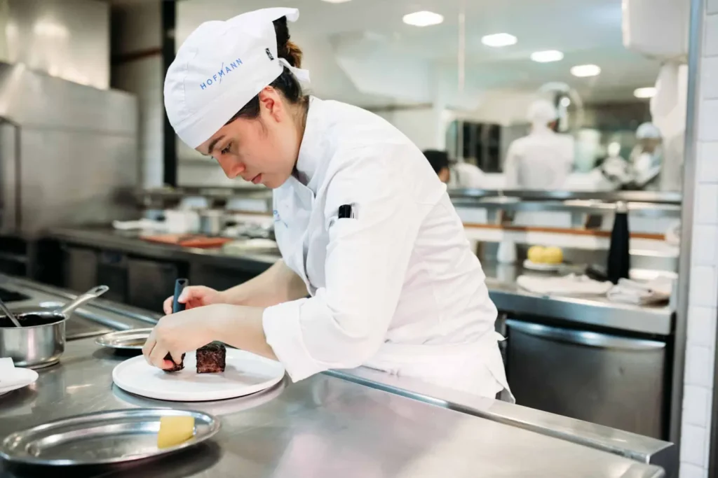 Alumnes_Restaurant_01-scaled WEBP